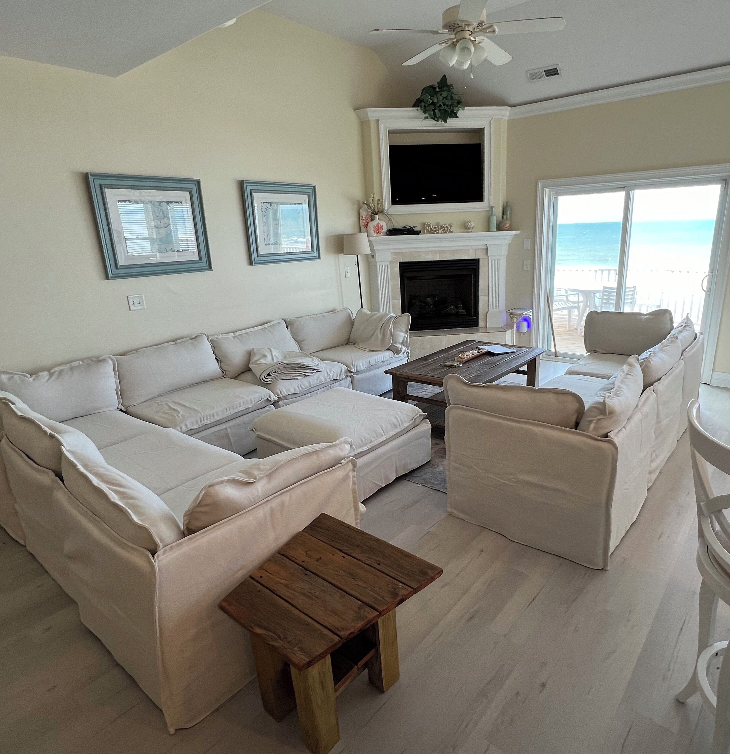 Smart TV, fireplace, DVD player