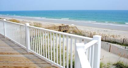 6 BR/5.5 baths on quiet beach. Penthouse suite. Free linens. Gorgeous views!