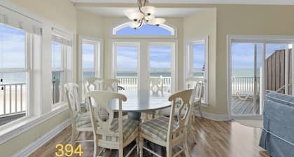 6 BR/5.5 baths on quiet beach. Penthouse suite. Free linens. Gorgeous views!