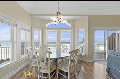 6 BR/5.5 baths on quiet beach.  Penthouse suite.  Free linens.  Gorgeous views!