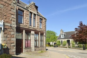 Exterior - Inver House Apartment (Inverurie)