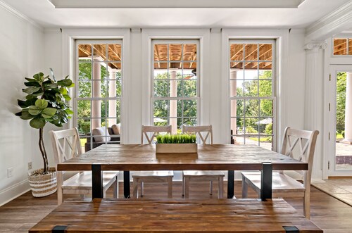 Stunning And Spacious Nashville Home With In-Ground Pool On The Lake!