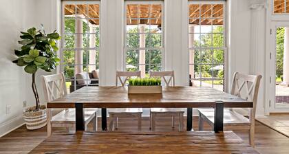 Stunning And Spacious Nashville Home With In-Ground Pool On The Lake!