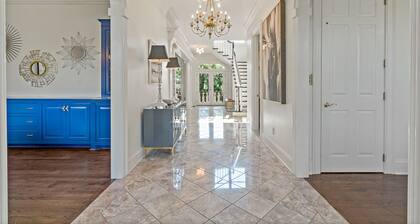Stunning And Spacious Nashville Home With In-Ground Pool On The Lake!
