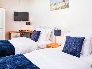 2 bedrooms, free WiFi, bed sheets - 2 bedroom accommodation in Drummore (Drummore)