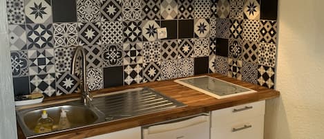 Fridge, microwave, stovetop, coffee/tea maker