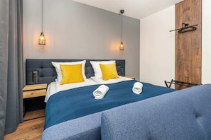 Iron/ironing board, WiFi, bed sheets