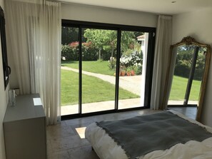 4 عدّة غرف نوم ومكواة/لوح كي وواي فاي وملاءات أسرّة