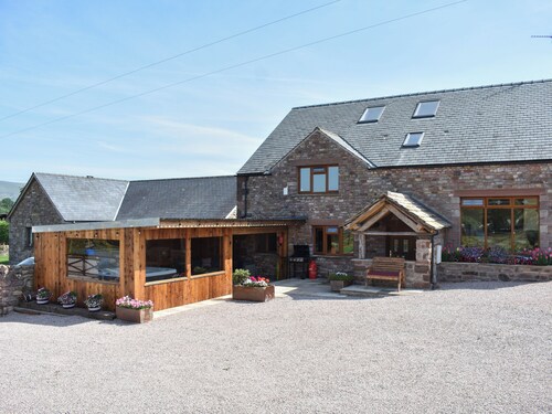 5 bedroom accommodation in Little Musgrave near Kirkby Stephen