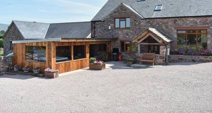 5 bedroom accommodation in Little Musgrave near Kirkby Stephen