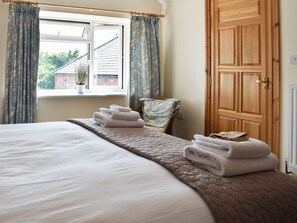 5 bedrooms, free WiFi, bed sheets