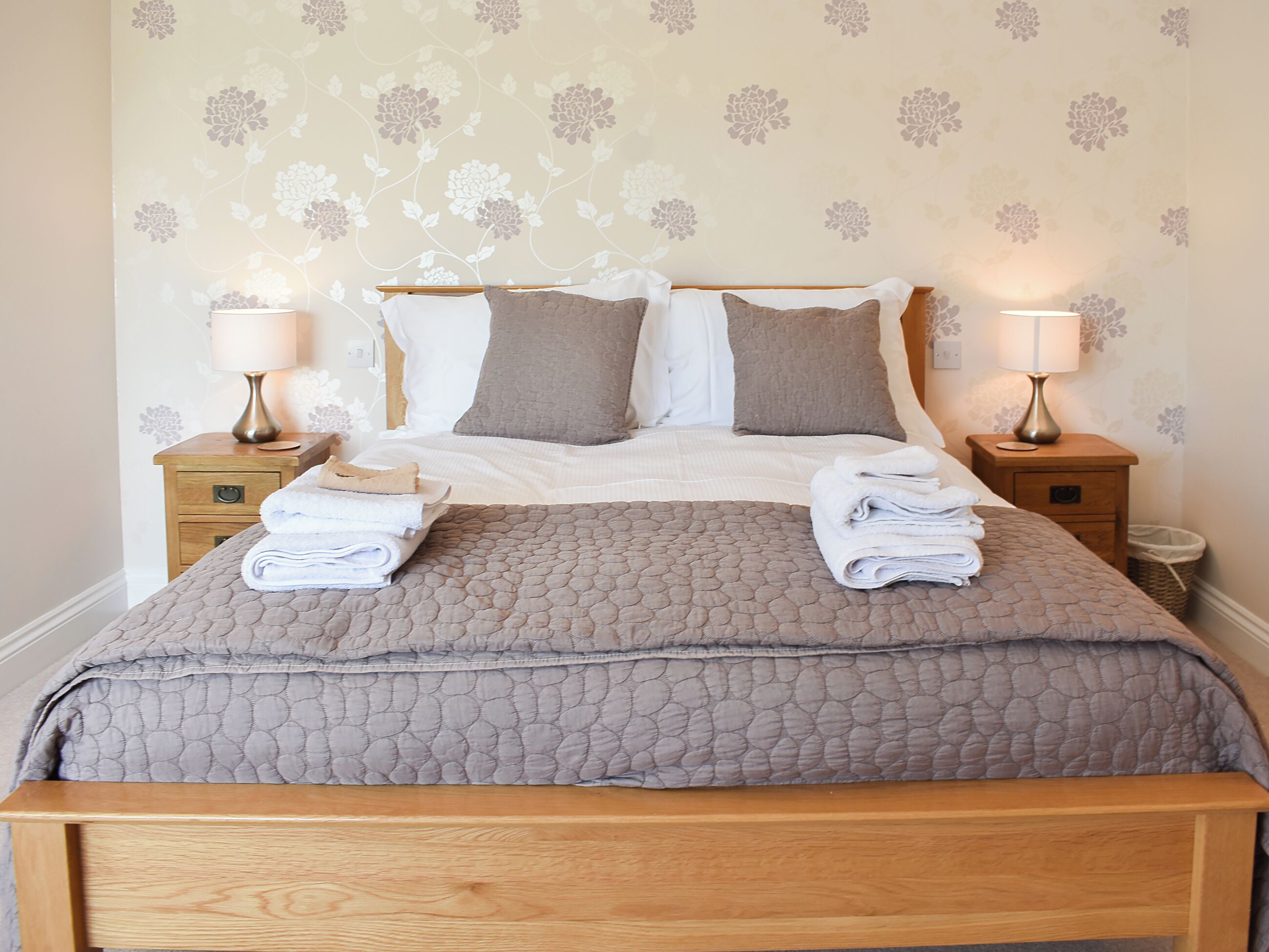 5 bedrooms, free WiFi, bed sheets