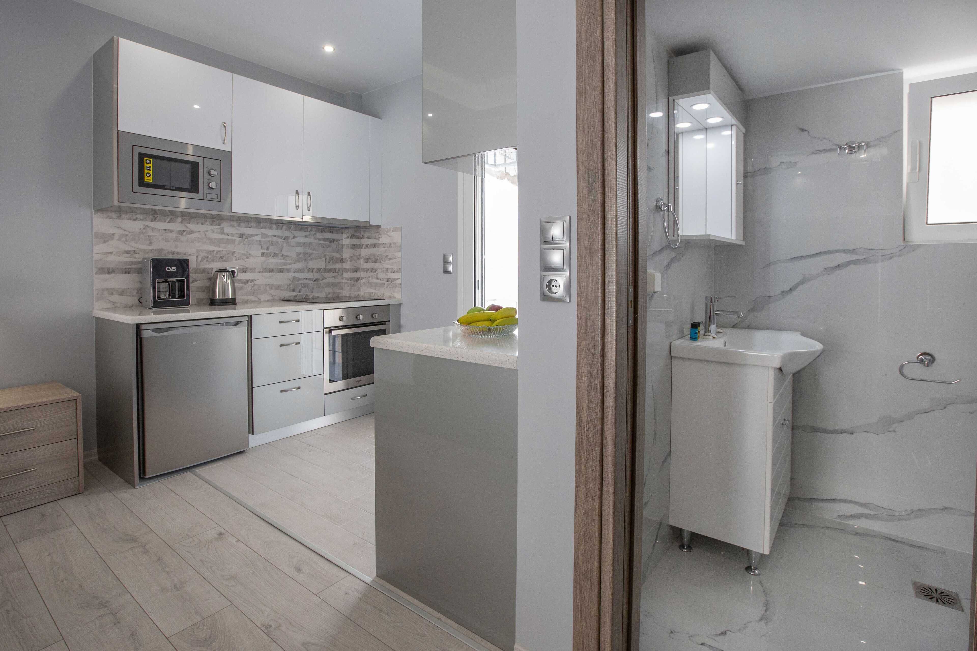 Studio Suite tiện nghi đơn giản | Phòng tắm | Buồng tắm vòi sen, đồ dùng nhà tắm miễn phí, máy sấy tóc, khăn tắm 