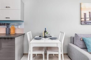 Dining - Osiedle Bursztynowe III 11B Kołobrzeg | Spacious Apartment | Parking (Kolobrzeg)