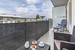 Outdoor dining - Osiedle Bursztynowe III 11B Kołobrzeg | Spacious Apartment | Parking (Kolobrzeg)