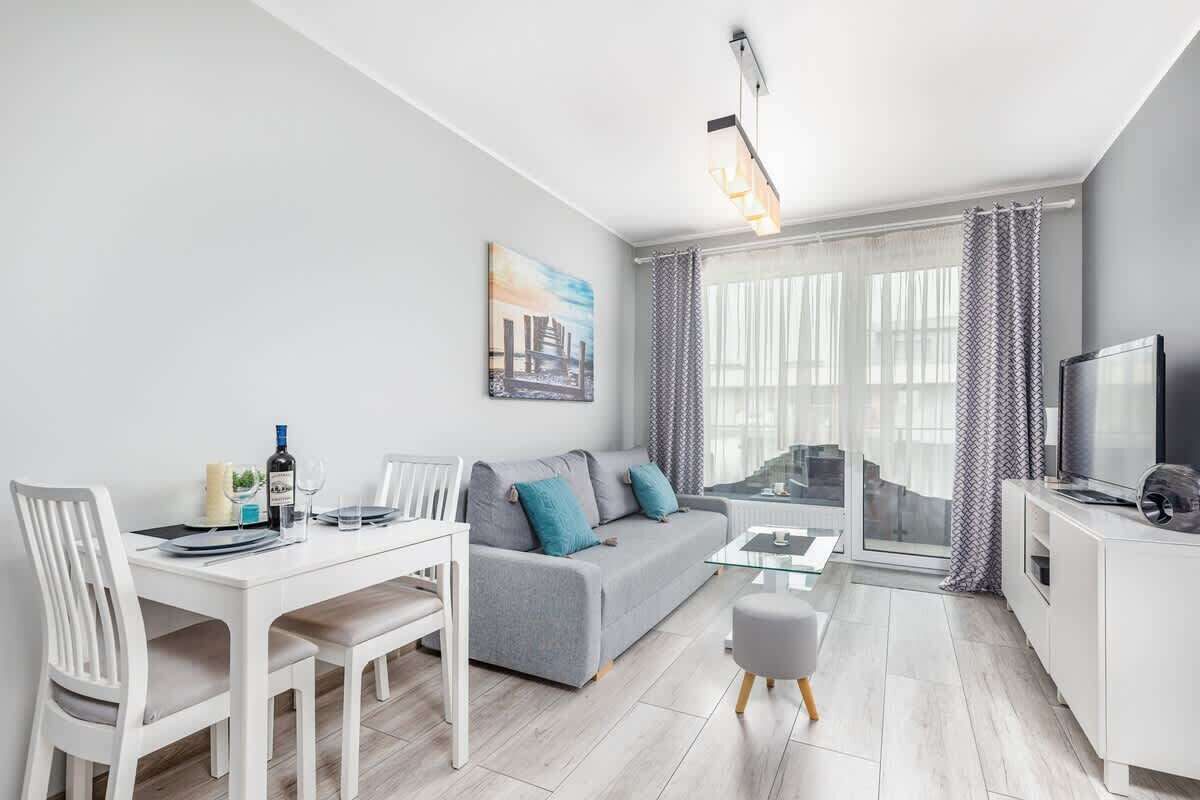 Televisión y oficina 