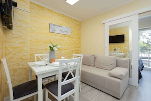 Dining - Comfortable Apartment | Close to the Beach, Parking, Balcony (Miedzywodzie)