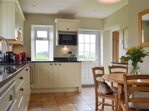 Dishwasher - Lupton Hall Cottages (Lupton, near kirkby Lonsdale)