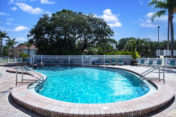 Piscine extérieure, piscine chauffée