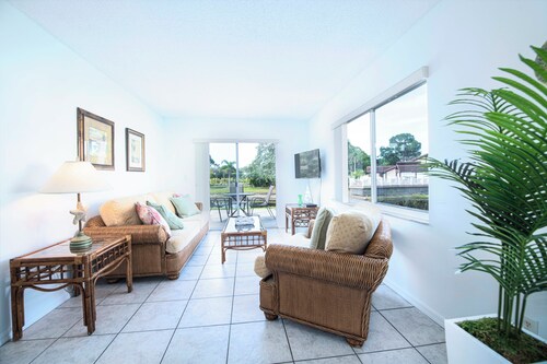 Palms Villa: Cozy & Minutes from Anna Maria Island