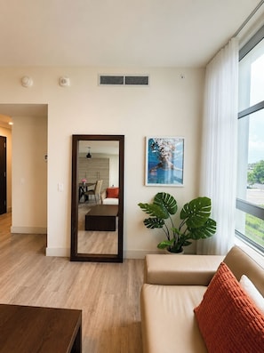 TV - Hollywood Beach Steps Away - Amazing Apartment! (Hollywood)