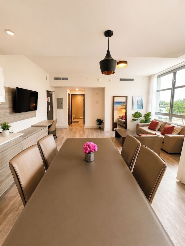 Interior - Hollywood Beach Steps Away - Amazing Apartment! (Hollywood)