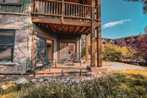 Classic Condo, 2 Bedrooms, Patio, Mountain View (Tenderfoot Lodge 2604) | Terrace/patio
