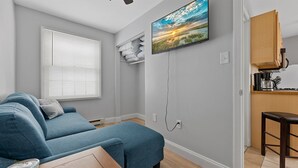Condo (WW410 East Magnolia Avenue Unit 101) | Living room
