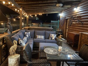 Outdoor dining - Poblado Log Cabin Camper  (Boquerón)