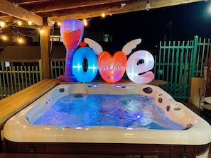 Outdoor spa tub - Poblado Log Cabin Camper (Boquerón)