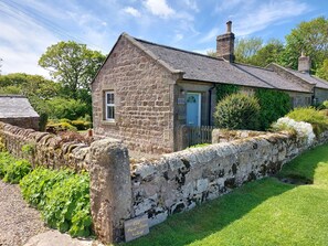 Exterior - Gorgeous Stone Cottage with tasteful interior (Chathill)