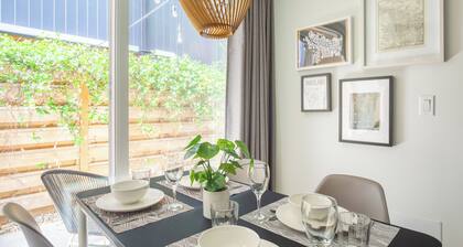 Luxury Apartment In Best Area, 94 walk score. With AC, Laundry, and Patio