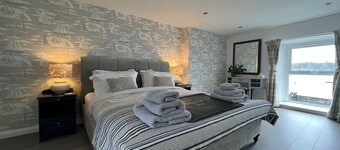 Luxury Town House with Sea View and Hot Tub