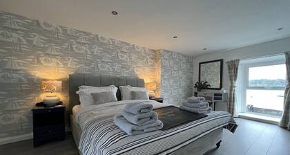 Luxury Town House with Sea View and Hot Tub