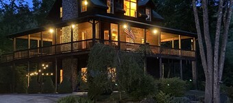 Private Mountain Getaway with Views, Fire pit Wraparound Deck and Game room