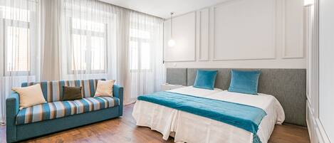 1 bedroom, desk, internet, bed sheets