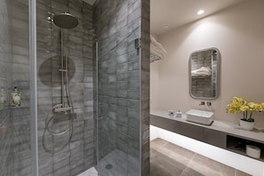 Bathtub, hair dryer, towels - GuestReady - Jardim das Oliveiras GuestHouse (Porto)