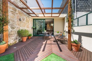 Outdoor dining - GuestReady - Jardim das Oliveiras GuestHouse (Porto)