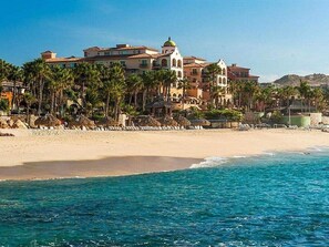 Beach nearby, sun loungers, beach towels