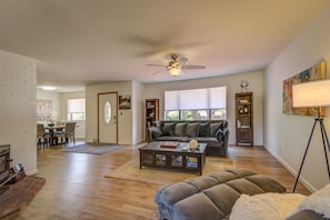 Smart TV, fireplace, books, stereo