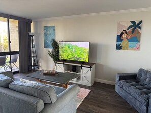 Smart TV, books - Oceanfront/Ground Floor, Sleeps 4, A/C!!, Steps to the ocean. LOCATION!!!! (Koloa)