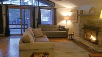 Smart TV, fireplace, video games, DVD player