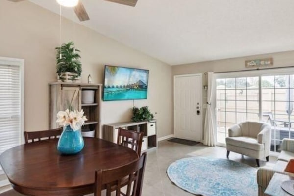 Living/Dining Area