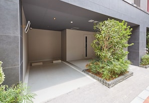 Self-parking (surcharge) 3000 per night