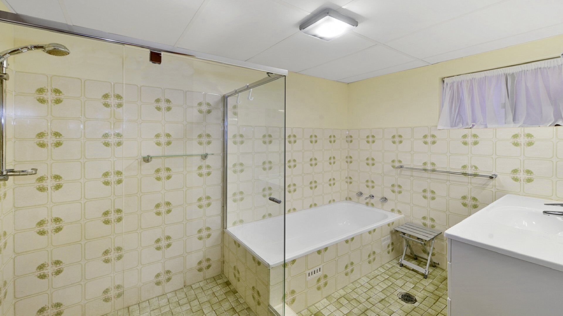 Bathtub