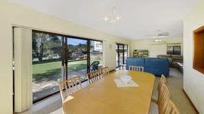 Interior - Moana 3 - Flat Walk to Beach, Shops, and Cafes (AVOCA BEACH)