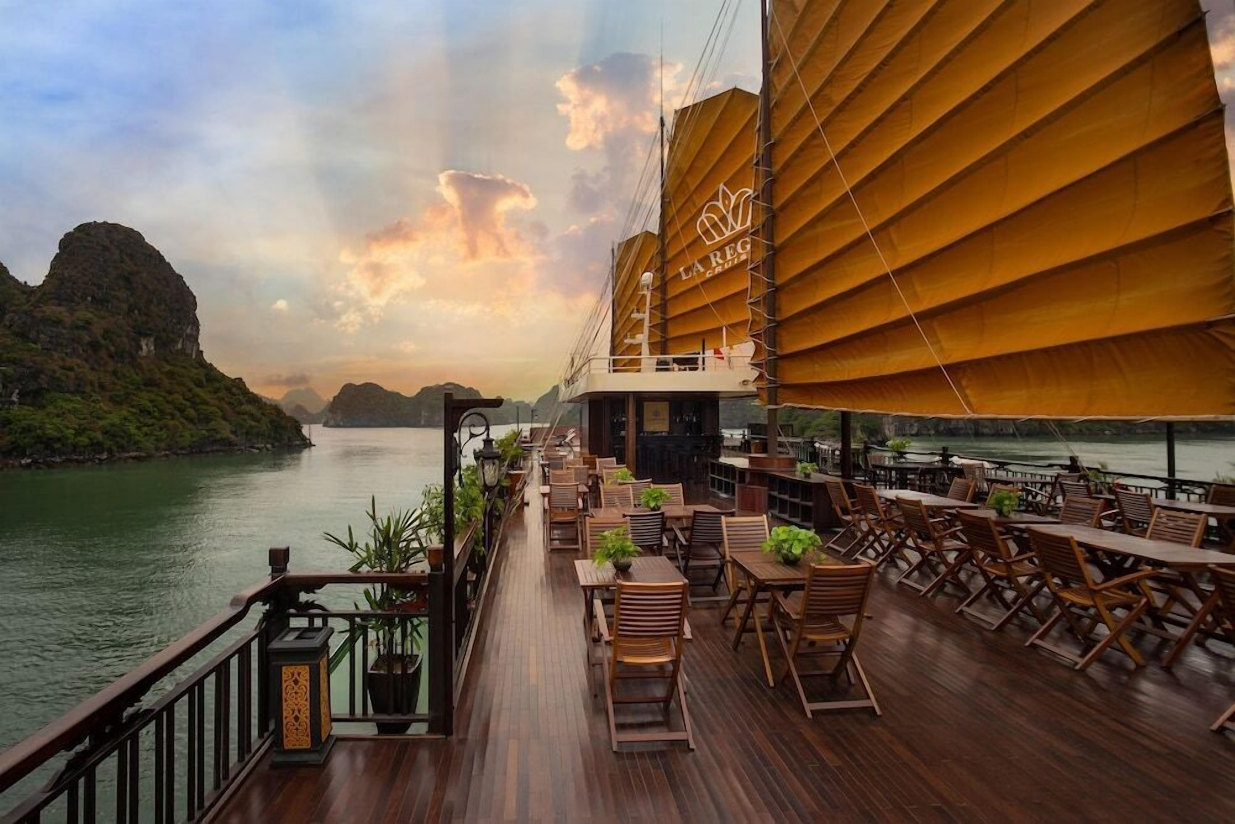 تناول الطعام بالخارج