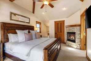 3 bedrooms, iron/ironing board, WiFi, bed sheets - Abode at Dawn Patrol, private hot tub, walk to slopes, first tracks (Park City)