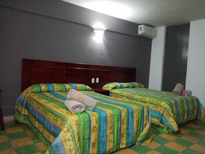 家庭雙人房, 2 張標準雙人床 | 獨特設計、獨特裝修、免費 Wi-Fi、床單