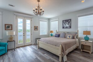 4 bedrooms, desk, travel crib, free WiFi - Fish, Beach, Pool, Swim, Relax in Luxury (Carrabelle)